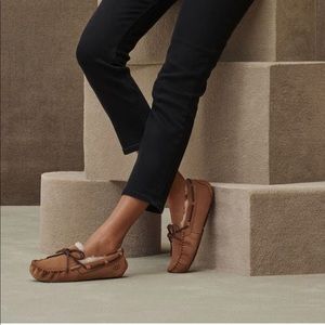 Bella ll suede moccasin from UGG in Chestnut brown with leather tie.